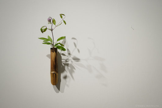竹花入に鉄線