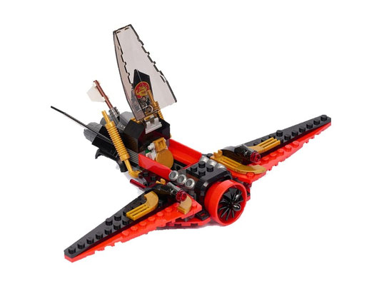 Die Besonderheit im Lego Paket 70650 ist ein Klappe beim Cockpit zum öffnen. 