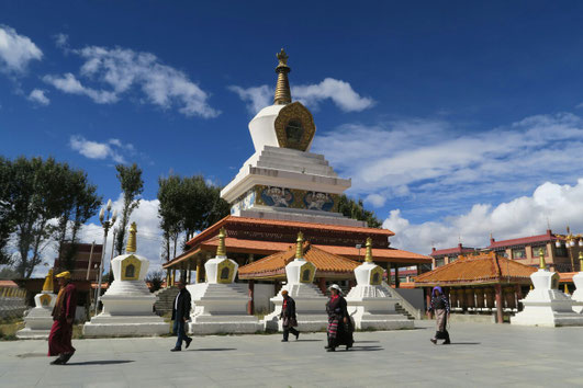 La kora autour de la grande sympa de Litang