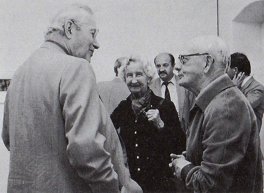 Max Bill（left）, Mrs. Hinterreiter and Hans Hinterreiter（Center, RIght） September 1985 at Schlegl Gallery, Zurich