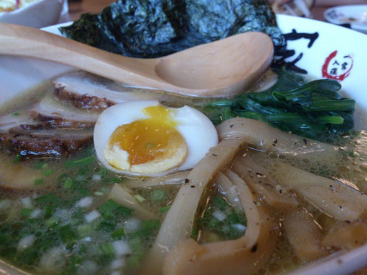 吉村家さんおススメの醤油ラーメン。