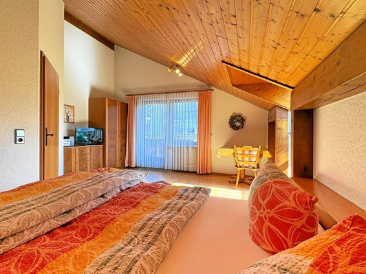 separates Schlafzimmer mit Betten mit Tempur-Matratzen