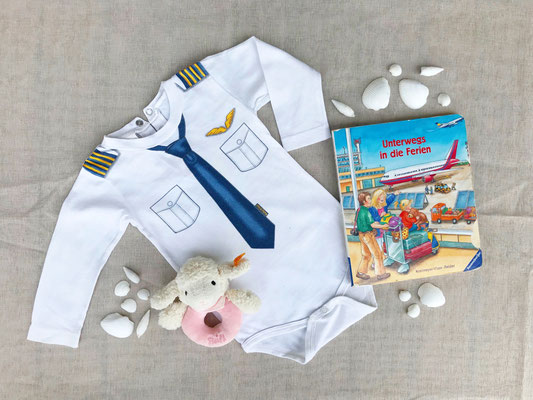 Baby Strampler "PILOT" mit Kuscheltier und Buch über den Flughafen