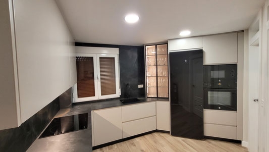 cocinas torredelcampo, cocinas jaen, cocinas martos, cocinas jamilena, cocinas torredonjimeno, encimera porcelanico, ascale, cocina lacada
