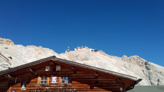 Studie 2/6 Präsentation Emailplakat Schützt die Berge, Hintergrund Zugspitze, Alpen
