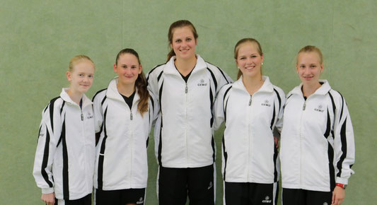 Das erfolgreiche Teenager-Quintett des TSV Schwarzenbek in der Damen-Verbandsliga: Chiara Steenbuck (v. l.), Michelle Weber, Luisa Peters,  Laura Peters und Julia Smolengo.