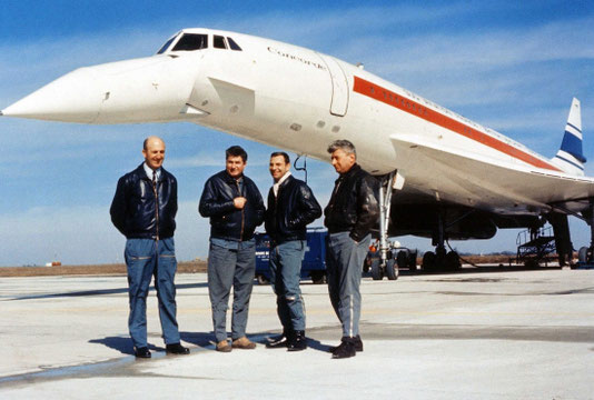 Le quatuor des premiers vols en 1969: André Turcat, le pilote d'essai en chef, Jean Guignard, pilote d'essai, Henri Perrier et Michel Rétif, ingénieurs de vol.