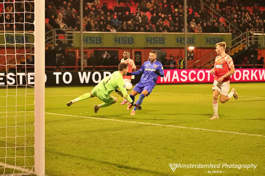 Kayne van Oevelen in actie. The Man of the Match in de eerste helft....