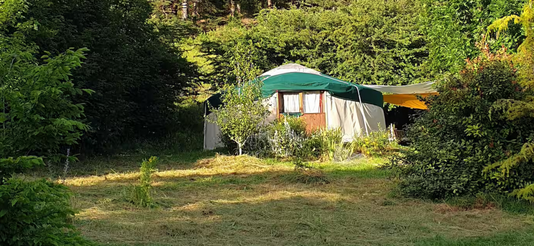 Aperçu extérieur yourte et gîte