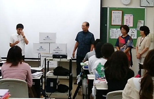 浦添看護学校へドール寄贈