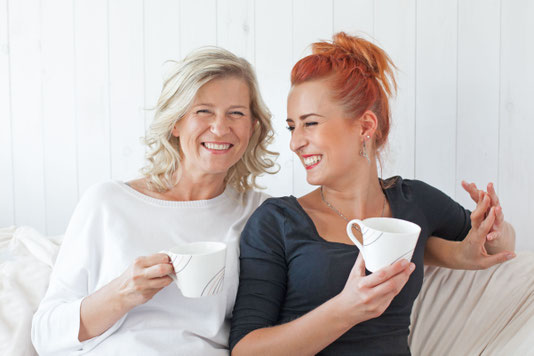 Schön in jedem Alter - dafür ist eine genau auf die Bedürfnisse der Haut abgestimmte Pflege wichtig. Foto: djd/Elasten-Forschung/bluehorse_pl-Fotolia