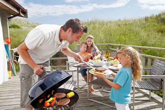 Ferienhausurlaub ist bei den Deutschen äußert beliebt.  Foto: djd/www.bestfewo.de/micromonkey - stock.adobe.com