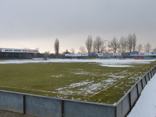 Foto ☆ Petra Bojens ☆ Sportplatz in Heide ☆ März 2012