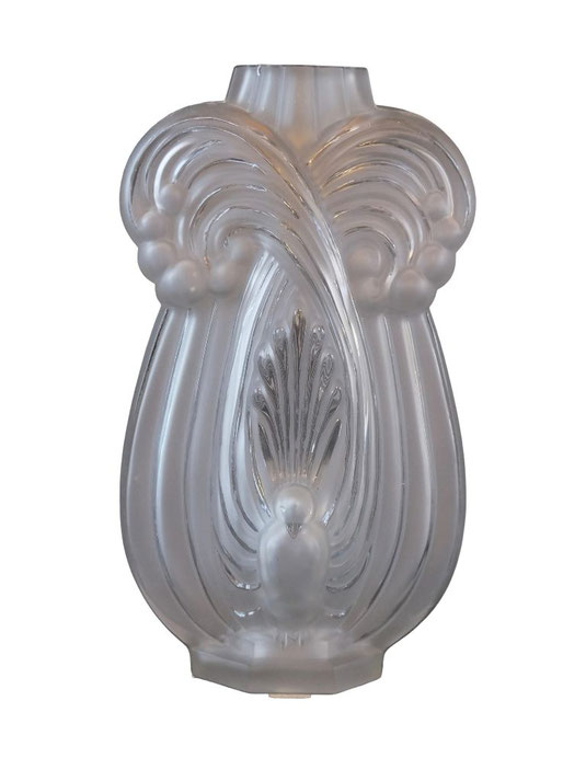 Art Déco vase signed "Etling". Vase with a peacock.