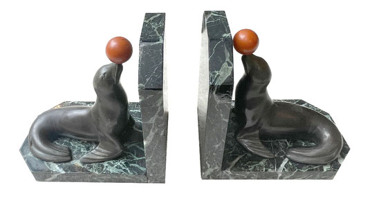 Art Déco bookends with seals. Bronzes