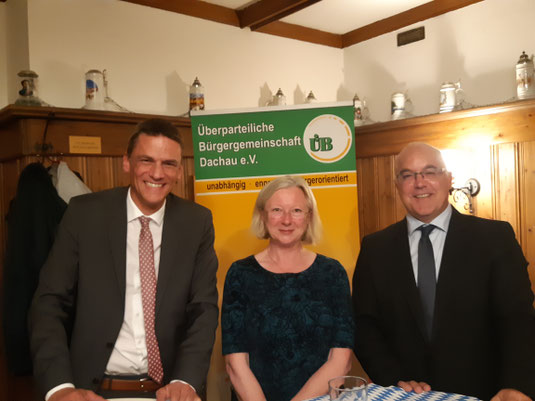 v.l.n.r. OB-Kandidat Dr. Peter Gampenrieder, Siglinde Lebich Geschäftsführerin "Älter werden in Eching e.V." und Vereinsvorsitzender Jürgen Schleich