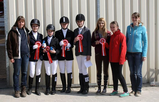 v.l.n.r. Carola Münch, Gina Laudy, Luise Ried, Annemarie Möller, Annika Vockeroth, Maylin Mandt, Thea Peter, Stefanie Wittich (Bild:Carmen Laudy)