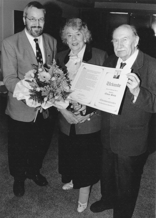 Auf der Jahreshauptversammlung wählten die Mitglieder Elmar Sierp zum Ehrenvorsitzenden und seine Ehefrau Elisabeth Sierp zum Ehrenmitglied                   Foto: Schulze