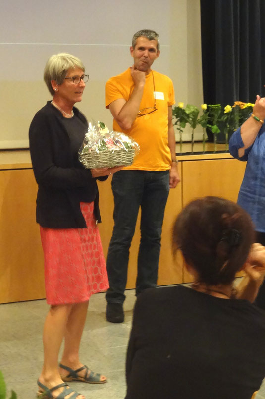 Stephan Pfister verabschiedet Michèle Deubelbeiss