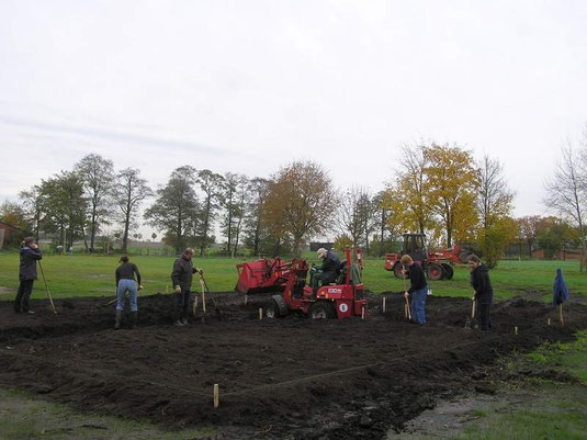 Hier entsteht in Gemeinschaftsarbeit ein Bauerngarten in Hemslingen