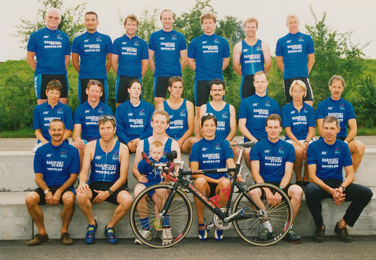 Die erste Club Kleidung
