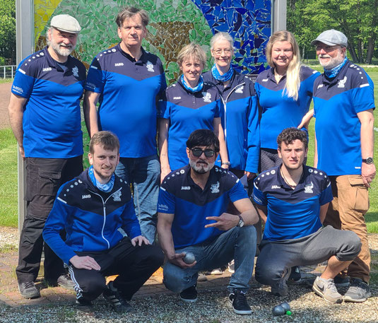 Die erste Manschaft der Busch-Buler vor dem zweiten Spieltag in Hannover