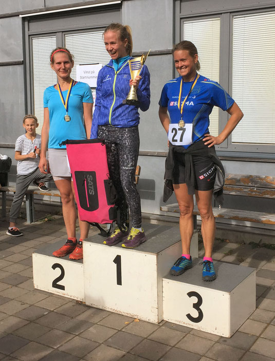 2016: Vinnare i klassen Damer 21,5km. 1'a Petra Kindlund, 2'a Lisa Lee, 3'a Ulrika Hotopp