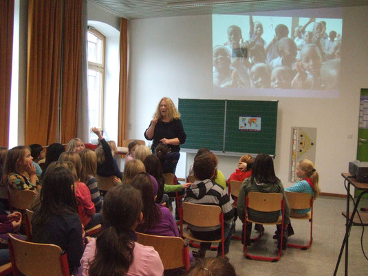 Claudia Klein beim Vortrag an der Kolpingschule 2012