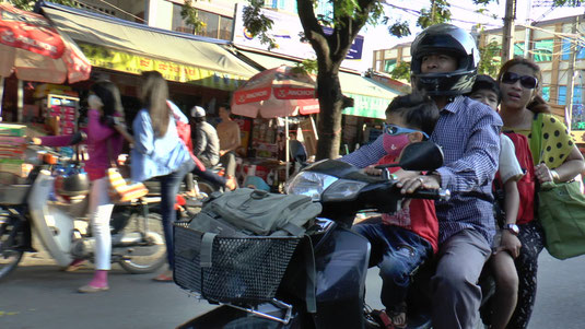 Scène de rue à Phnom Penh