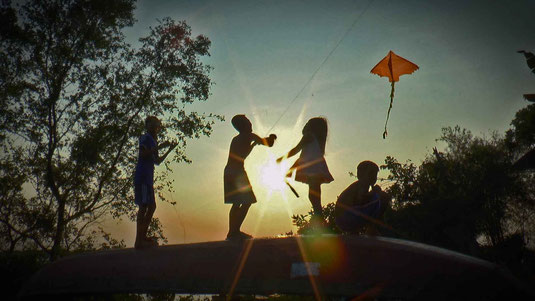 Delta du Mékong. Enfants au cerf volant