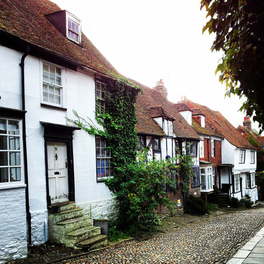 Una de las calles de Rye/Tilling. Como decía Benson, "Tilling es una de las localidades más descaradamente pintorescas de Inglaterra". Y lo sigue siendo.