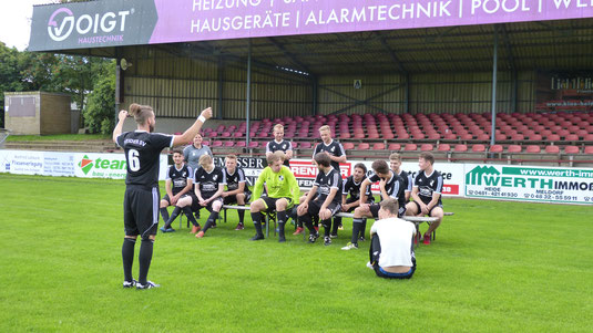 Juli 2017 - Aufstellung zum Mannschaftsfoto der Heider SV U23 - Saison 2017/18!