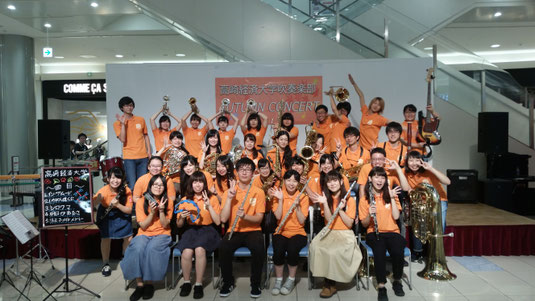 9月24日(土)にイオンモール高崎にて、訪問演奏を行いました。本番2回の演奏の中で楽器紹介をするなど、たくさんの方に楽しんでいただくことができました!
