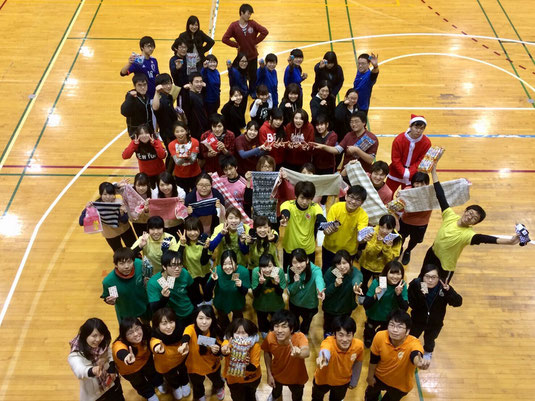 12月27日(火)にこちらも当部の毎年恒例のスポーツ大会が開かれました。しっぽ取り、借り人競争、ドッヂボール、全員リレーの4種目が行われました。優勝チームはオレンジ!おめでとうございます!