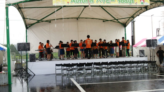 9月18日(日)に道の駅玉村宿にて、訪問演奏が行われました。あいにくのお天気でしたが、たくさんの方に聞いていただくことができました!