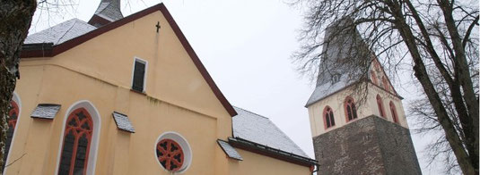 Kirchturm-Denken ausgeschlossen: Die evangelische Kirchengemeinde Girkhausen muss sich künftig nach Norden oder Süden orientieren. - Foto: Sarah Harth 