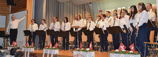 Die Bürgermusik Wildhaus unter der Leitung von ChristianSchlegel setzte beim aktuellen Unterhaltungsabend auf «Schwyzer Choscht». (Bild: Bilder: Adi Lippuner) 