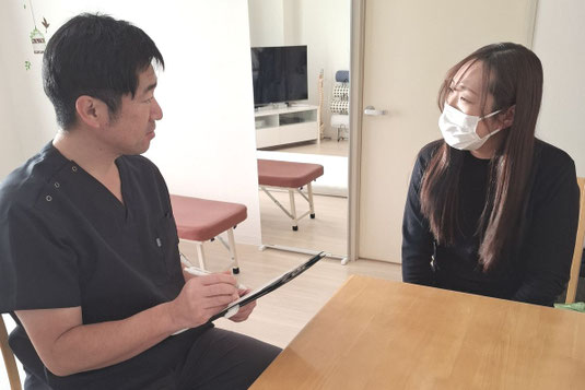  お話を伺いながら、身体の状態を整理します