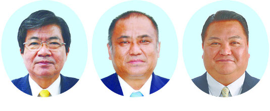 右から大浜一郎氏(50)、砂川利勝氏(48)、高嶺善伸氏(61)=50音順