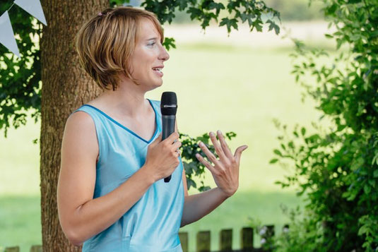 Freie Traurednerin Hessen, Freie Hochzeit Gießen, Freie Trauzeremonie Marburg, Freie Trauung Bad Nauheim, Heiraten in Hessen, Strauß und Fliege Nordrhen-Westfalen