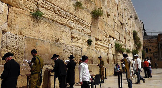 Le mur occidental, le seul vestige du second Temple, situé dans la vieille ville de Jérusalem.