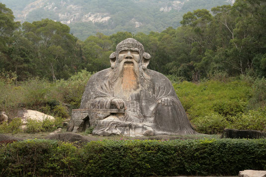 Il s’agit de la plus grande et plus ancienne statue de Lao Tseu, Chine mont Qingyuan.