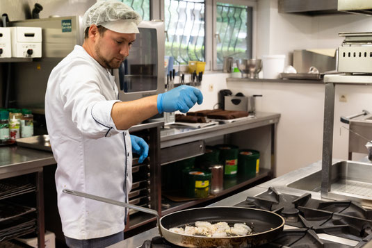 Résidence Services Messidor à Uccle - géré par Restel Armonea - services 24h/24 - cinéma - restauration soignée repas équilibrés, de fête, de saison