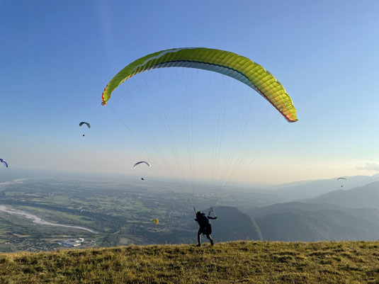 Air-Time Paragliding die Gleitschirmschule im Schwarzwald im Renchtal. Gut erreichbar zwischen den Großstädten Karlsruhe, Stuttgart, Freiburg, Lahr. Offenburg und Kehl