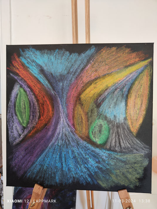 En spirituele beleving met oliepastel op een zwart canvas