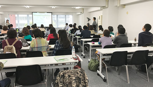 現役移植コーディネーターの話に聞き入る参加者