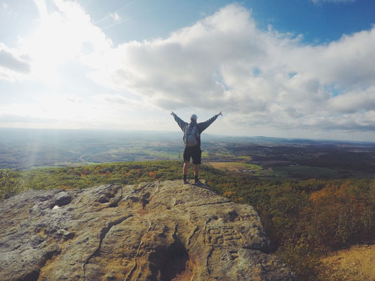 Spirituelle schamanische jahresgruppe online Jahresprogramm persönliche Weiterentwicklung Heilung Onlinegruppe Coaching Yoga Kurs Workshop Austausch Vertrauen inneres Kind Selbstliebe Partnerschaft Beziehungen Intuition Loslassen Gesundheit Achtsamkeit