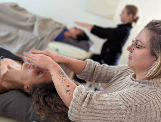 Reikiausbildung Köln Overath Rösrath Bergisch Gladbach Düsseldorf Reiki lernen Reikikurs Reiki Seminar Julia Vuong Usui Reikilehrerin