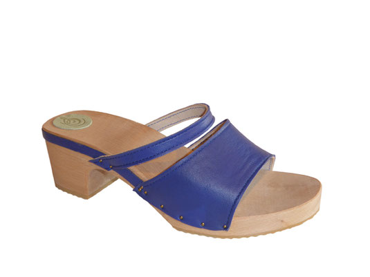 sandale d'été sur talon bois, sabot réalisé à la main et sur mesure par isa, maître artisa sabotier et bottier