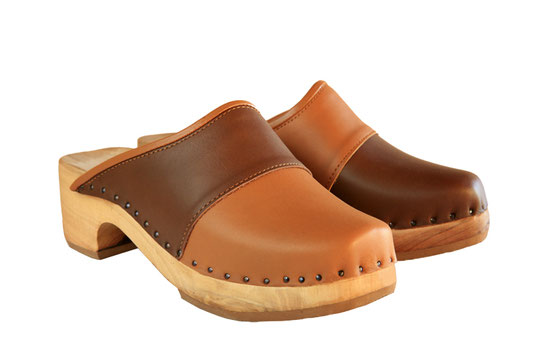 sabots suédois cuir femme sur mesure modèle Elsa, fait par les sabots d'isa, maître artisan